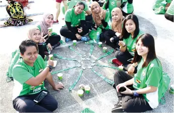  ??  ?? Participan­ts enjoy their cup of Milo after completing the fun run at Milo Malaysia Breakfast Day 2019.