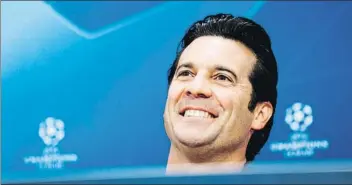  ?? FOTO: EFE ?? Santiago Solari, técnico del Real Madrid, se mostró relajado en su rueda de prensa en Amsterdam