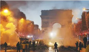  ??  ?? Por octavo día. Durante varias horas la capital francesa fue escenario de protestas y represión.