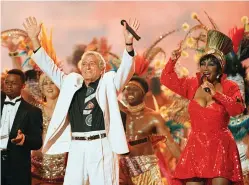  ?? Associated Press ?? ■ In this Jan. 29. 1995, file photo, Tony Bennett and Patti LaBelle entertain the crowd during halftime at Super Bowl XXIX at Miami's Joe Robbie Stadium.