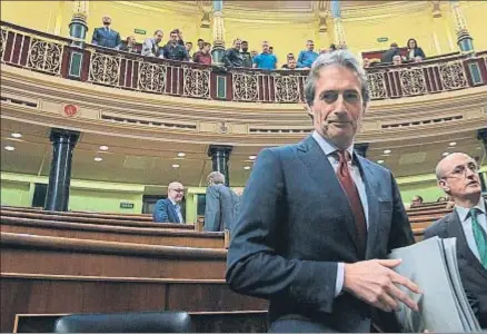  ?? EMILIA GUTIÉRREZ ?? El ministro de Fomento, Íñigo de la Serna, ayer en el Congreso de los Diputados