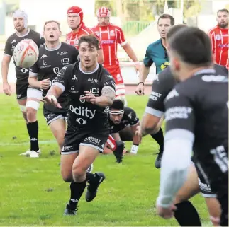  ?? Photo J.-Patrick Lapeyrade ?? L’apprentiss­age est rude pour les Rennais et ce n’est pas la venue des Bressans qui va les rassurer. Mais les Bretons ont prouvé la saison dernière qu’ils pouvaient déjouer les pronostics.