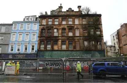  ?? Images: Colin Mearns, Newsquest, Gordon Terris, Newsquest ?? Residents say they have been failed by Glasgow City Council over the demolition of India Buildings on Bridge Steet, with many fearing they may not be allowed back into their homes for weeks or even months