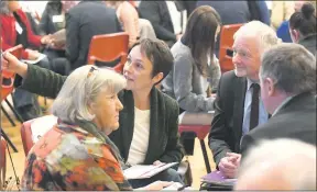  ??  ?? PROGRESS: Agricultur­e and Regional Developmen­t Minister Jaala Pulford with Heather Phillips, Central Grampians LLEN executive officer James Skene and Horsham Rural City councillor Les Power.