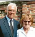  ?? Foto: Issing ?? Maria Issing traf Franz Beckenbaue­r 2007 bei der Beerdigung von Alexander Kotter.
