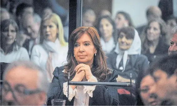  ??  ?? Acusada. Cristina Kirchner, durante la primera audiencia del juicio de Vialidad que ahora se podría reanudar de manera semi presencial.