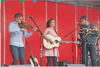  ?? 08_a38heronva­lley2 ?? Heron Valley’s Alex Mackechnie, Abigail Pryde and Callum Cronin light up the stage in 2017.