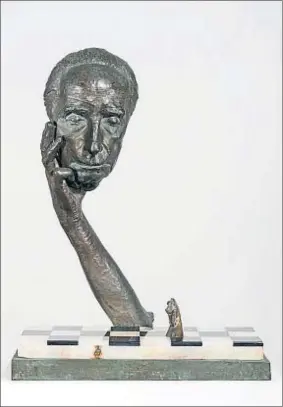  ?? FLORENT CHEVROT / MUSEU DE CADAQUÉS ?? Obra de Duchamp (1967), Rostro pensativo enfrentado a un caballo