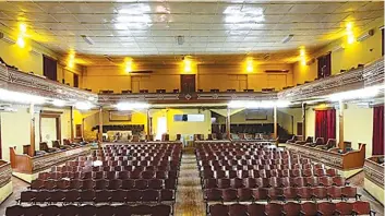  ?? DR ?? Interior da sala do Cine-Teatro Nacional classifica­da Património Histórico Cultural em 1994