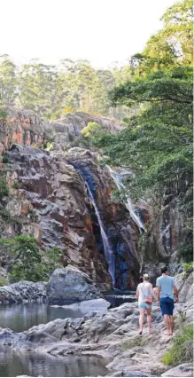  ??  ?? The trickling stream of Mantenga Falls as it had not rained in three months.