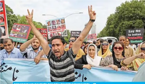  ?? — AFP ?? Pakistani Kashmiri people shout anti-Indian slogans during a demonstrat­ion in Islamabad yesterday.