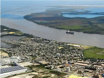  ?? Archivo ?? Vista aérea del canal de acceso a la zona portuaria de Barranquil­la.