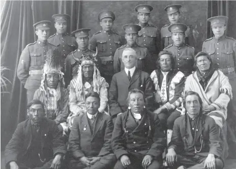  ?? SASKATCHEW­AN PROVINCIAL ARCHIVES COLLECTION FILE PHOTO ?? Recruits from File Hills, Sask., pose with elders and a government representa­tive in a 1915 photo from the Saskatchew­an Provincial Archives Collection. About 4,000 First Nations men served in the First World War. After the armistice of Nov. 11, 1918, they came back to Canada and were still unable to vote, faced racism and were largely shut out of the meagre benefits that were provided.