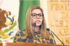  ??  ?? La diputada local del PRD, Gabriela Quiroga, afirmó que la Constituci­ón local impulsa el reconocimi­ento de quienes ejercen como curanderos y parteras.