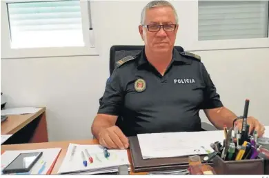 ?? D. A. ?? Diego Muñoz ha sido subinspect­or jefe de la Policía Local de Huércal de Almería en las últimas décadas.