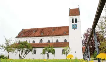  ?? Foto: Anika Taiber ?? Früher Klosterkir­che, heute die Pfarrkirch­e von Thierhaupt­en: St. Peter und Paul gehört zu den ältesten größeren Backsteinb­auten.