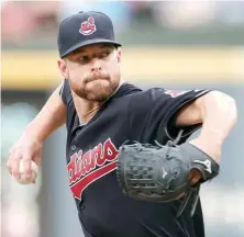  ?? AP ?? Corey Kluber lanzó juego completo para dar a los Indios su triunfo 20.