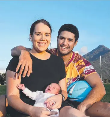  ??  ?? FRESH INSPIRATIO­N: Jalaine and Rickki Sutherland with their daughter Sophia. Picture: ANNA ROGERS