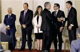  ?? FOTO ?? En el Salón de los Gobelinos, ante el presidente, Iván Duque, tomaron posesión de los nuevos magistrado­s.