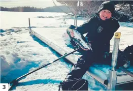  ?? PHOTOS COURTOISIE ?? 1. Rafaël Harvey a réalisé un rêve en enfilant l’uniforme des As de Québec cette saison. 2. Sa mère et lui profitent du confinemen­t pour s’entraîner ensemble afin de ne pas perdre la forme. 3. Le jeune joueur est vraiment un passionné de hockey, autant intérieur qu’extérieur. 3