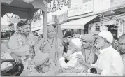  ?? HT ?? Chief minister Yogi Adityanath’s procession receiving a welcome from a Muslim Chaudhary family, which shares a decades-old bond with Gorakhnath temple. Chaudhary Haji Kaiful Wara and his kin showered rose petals on the CM and also distribute­d sweets.