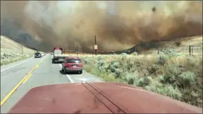  ?? The Canadian Press ?? Smoke fills the sky as a wildfire burns in Ashcroft on Friday.