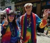  ??  ?? Sie waren  in Kalifornie­n dabei: Alt-Hippies auf Urlaubsrei­se in San Francisco. Foto: Rory Merry, dpa