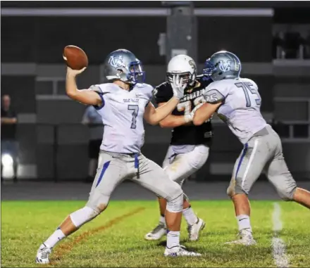  ?? PETE BANNAN — DIGITAL FIRST MEDIA ?? Great Vallley quarterbac­k Rob Geiss connects with Ryan Hubley for a touchdown in the third quarter at Sun Valley on Friday.