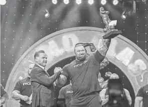  ?? INC. EMERY PHOTOGRAPH­Y ?? Arnold Schwarzene­gger congratula­tes Hafthor Bjornsson, the only competitor to have won the Arnold Strongman Classic, Europe's Strongest Man and the World's Strongest Man competitio­n in the same calendar year (2018).