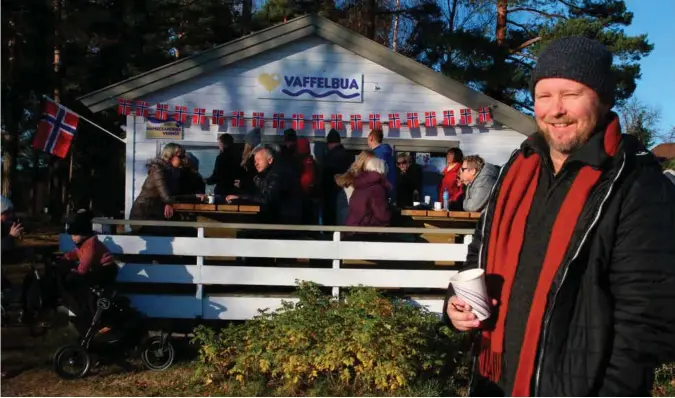  ?? FOTO: LARS HOLLERUD ?? Glenn Kjevik fikk den gode vaffelidee­n, og det har gitt penger i kassa.