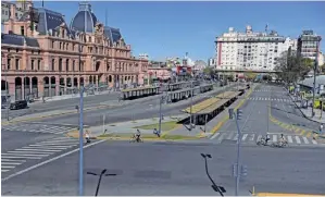  ?? AFP/ EITAN ABRAMOVICH ?? A view of Constituci­ón train station and empty bus stops during the 24-hour general strike on Tuesday.