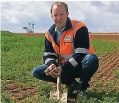  ?? FOTO: RWE ?? Mit Arbeitsger­äten wie Spaten und Bodensonde prüft Manuel Endenich, ob die Böden sich wie gewünscht erholen.