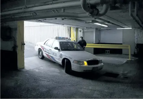  ?? THE CANADIAN PRESS FILES ?? A police car arrives at a Toronto courthouse. Toronto’s police services board is being urged to implement an outright ban on carding — random police checks of people on the street. Carding critics plan to make their views known when the board meets...