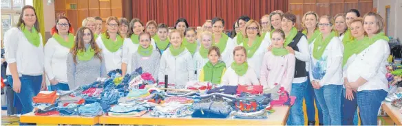  ?? FOTO: FLOHMARKTT­EAM ?? Diese Frauen organisier­en seit vielen Jahren den Kinderklei­derflohmar­kt in Kehlen.