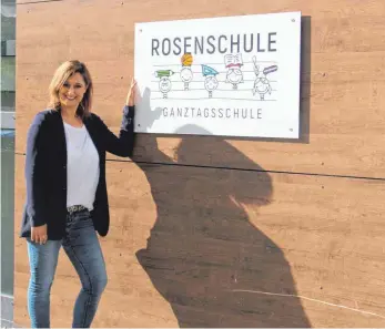  ?? FOTO: SABINE FELKER ?? Kathrin Gass, bisher Konrektori­n, leitet jetzt ganz offiziell die Rosenschul­e.