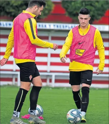  ??  ?? Manu García --a la derecha--, ayer en Mareo.