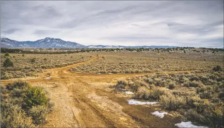  ?? NATHAN BURTON/Taos News ?? Limited motorized access, designated biking trails, and roadway to be used primarily
for fishing, hunting and wood-gathering are part of the BLM’s plan for the future of Horsethief Mesa.