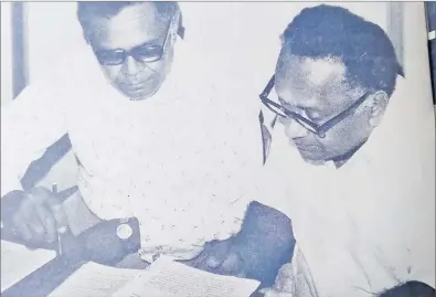  ?? Picture: FILE ?? Former Fiji High Commission­ers Josua Rabukawaqa (left) and Semesa Sikivou at Mr Sikivou’s desk as this was his last day as a civil servant.