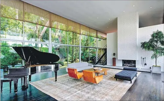  ?? Shooting LA ?? PRODUCER AND sports team executive Steve Tisch paid $10.05 million for the home of late music manager Jordan Feldstein.