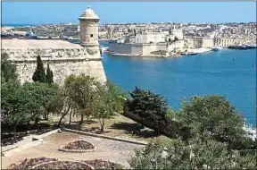  ??  ?? Les Upper Barrakka Gardens offrent une vue splendide sur le port.