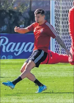  ??  ?? Javi Sánchez, en un entrenamie­nto con el Valladolid.