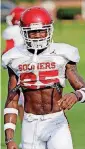  ?? [PHOTO BY STEVE SISNEY, THE OKLAHOMAN] ?? Defensive back Justin Broiles works out during an Oklahoma football practice last week in Norman.