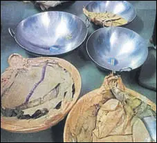  ?? HT PHOTO ?? The drugs were concealed in two cooking woks soldered together.