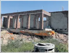  ??  ?? ROOF HEIGHT: An incomplete building at Rufane Donkin Primary in Gelvandale where constructi­on started in 2012