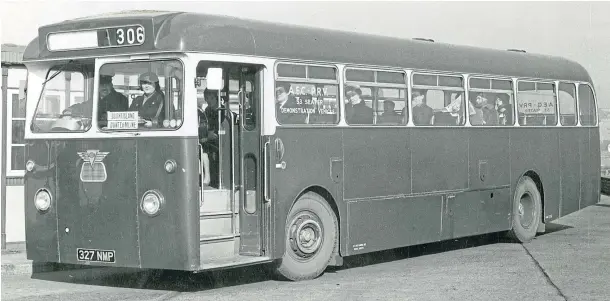  ?? ?? CONNECTING THE KINGDOM: Once a common sight on the highways and byways of Fife – an Alexander’s Fife bus pictured in 1960.