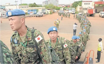  ?? REUTERS ?? Let’s get out of here Japanese soldiers from the United Nations Mission in South Sudan board the plane in Juba as they withdraw from their mission on Thursday.