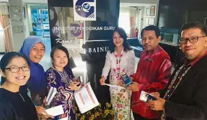  ??  ?? Well done: (from left) lim, Hamdiana, Wong, laysee, Institute of Teacher Education, Tuanku Bainun Campus director Dr Sazali yusoff and deputy director Mohd Saat Abas looking at the certificat­es and prizes won by the students.