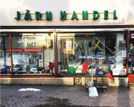  ??  ?? Lasse Rothman stänger butiken Järnman efter 70 år.