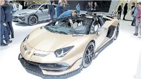  ??  ?? Lamborghin­i Aventador SVJ. En su diseño participó un argentino.