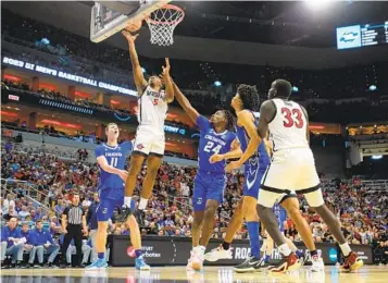  ?? K.C. ALFRED U-T PHOTOS ?? Aztecs’ Lamont Butler scores two of his game-high 18 points past Creighton’s Arthur Kaluma (24).